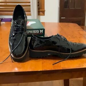 Mephisto Black Oxfords with Timeless Elegance. EXCELLENT condition!